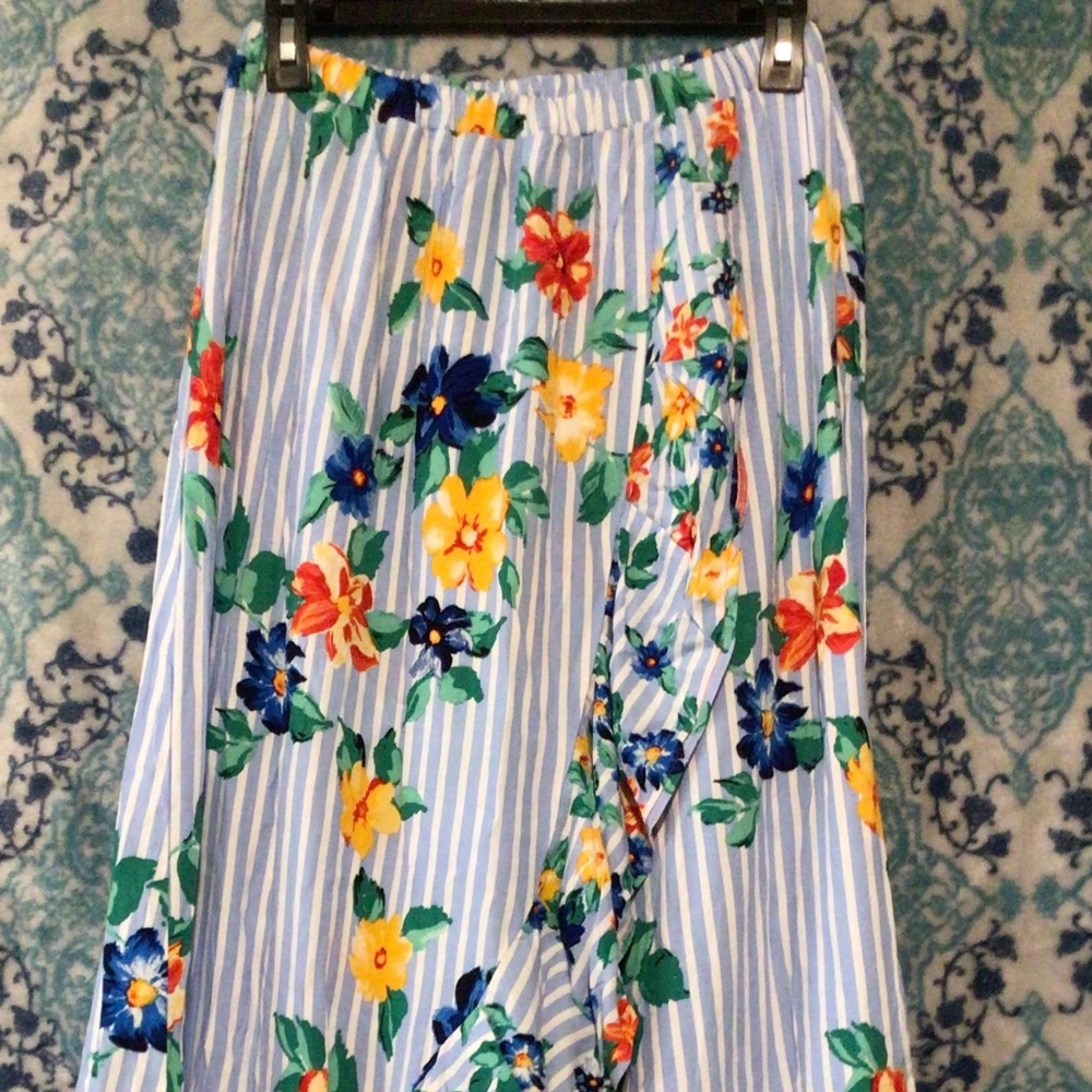 NWT Light blue and white floral full length high low skirt